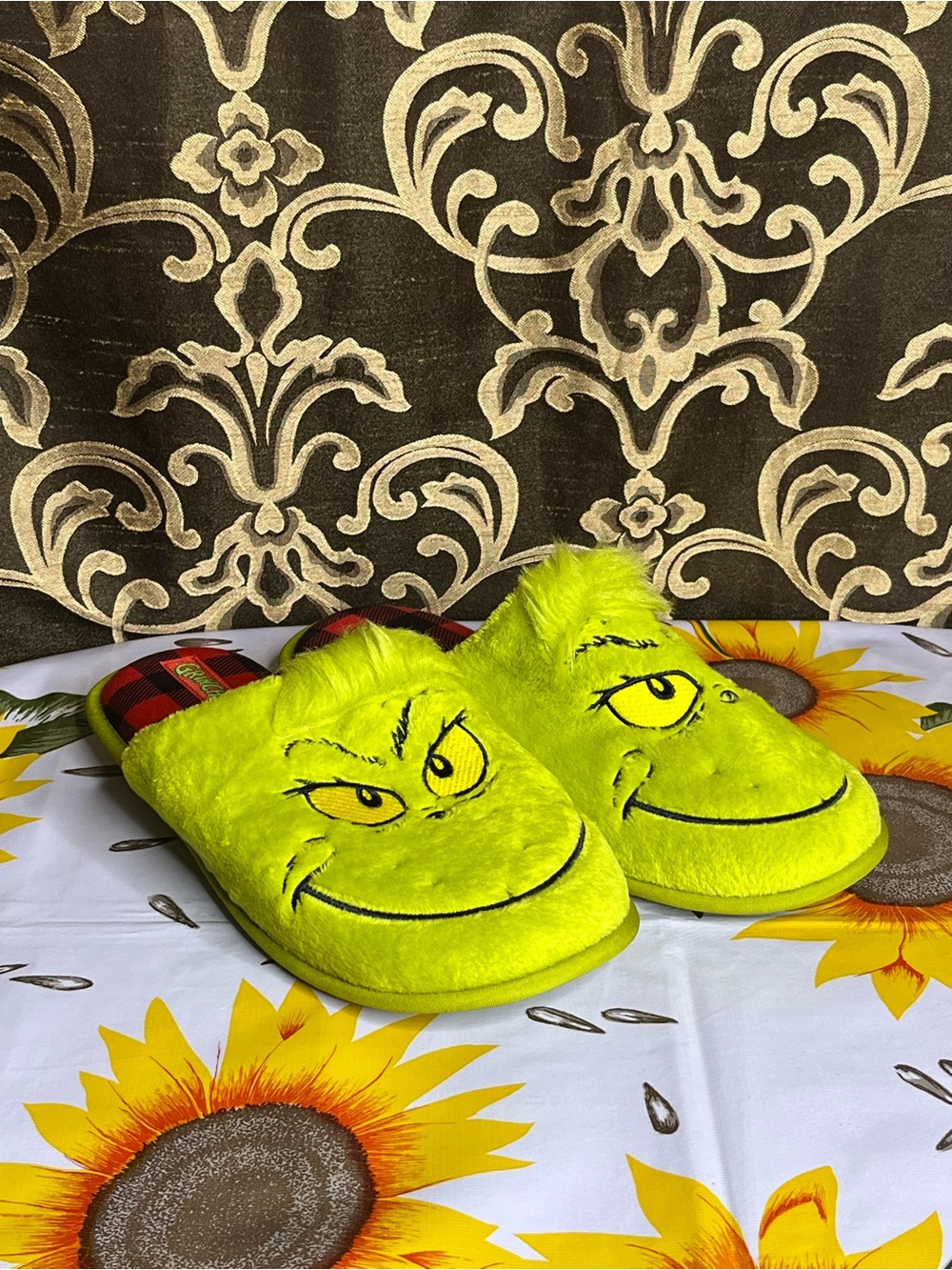 Dr. Seuss Men’s Plush Slippers Size L (M11-M12)